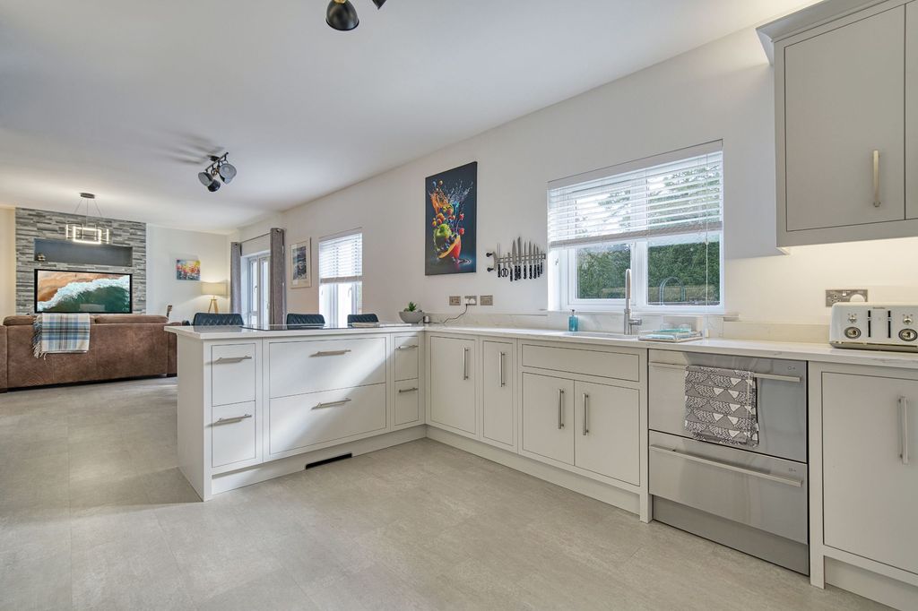 Additional image 13 of 6 bed detached house for saleWellshaw View, Hamilton ML3