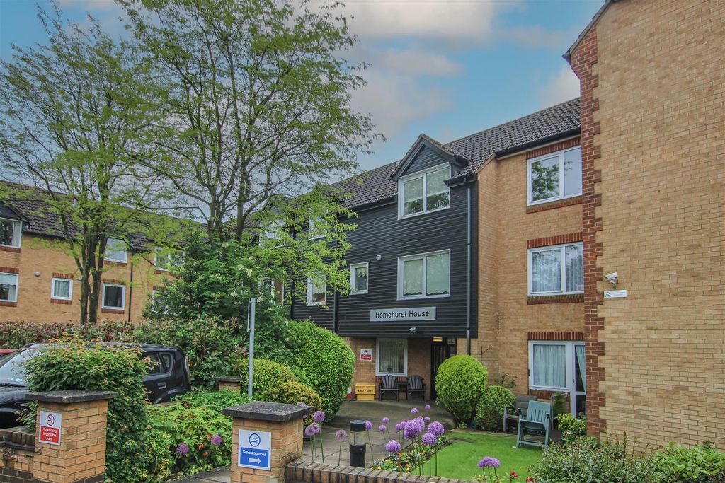 1 bed flat for saleSawyers Hall Lane, Brentwood CM15