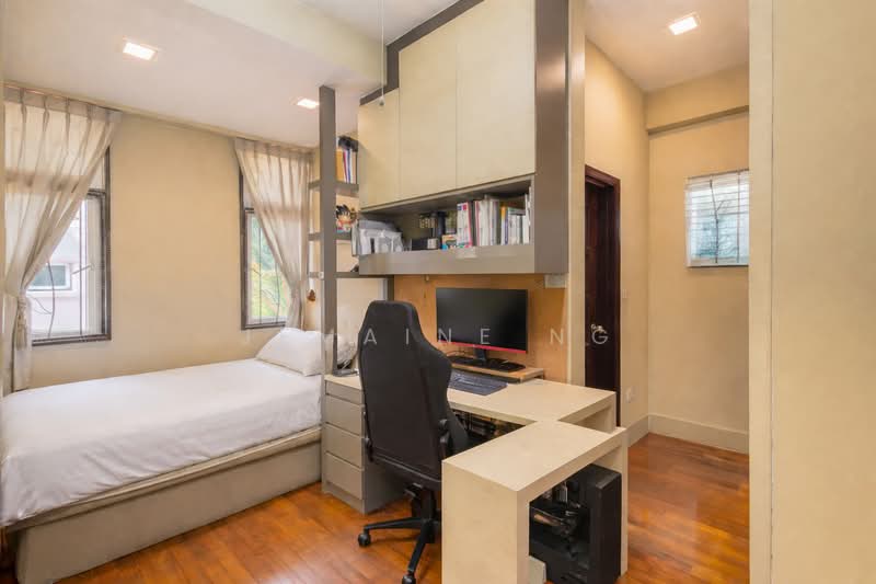 Almond Avenue photo 4