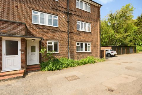 Hayes Lane, Kenley CR8