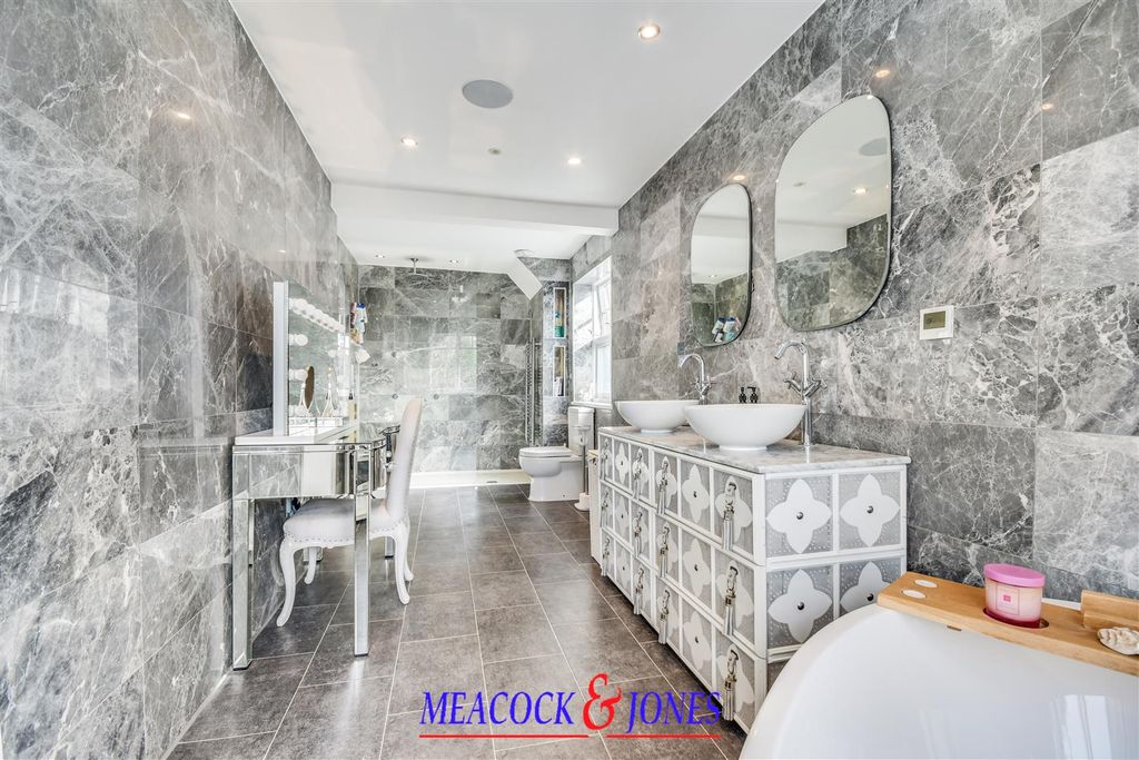 Additional image 14 of 5 bed detached house for saleRoundwood Avenue, Hutton Mount, Brentwood CM13