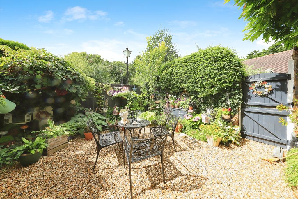 Additional image 4 of 2 bed town house for saleMill Street, Bridgnorth WV15