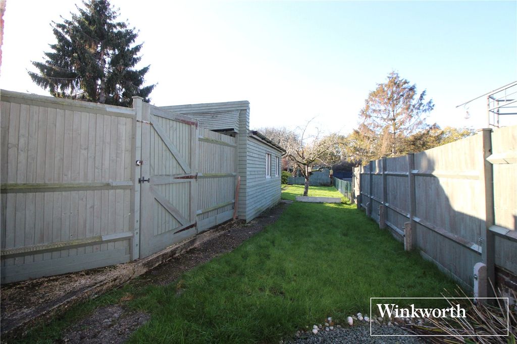Additional image 16 of 3 bed semi-detached house for saleBullhead Road, Borehamwood, Hertfordshire WD6