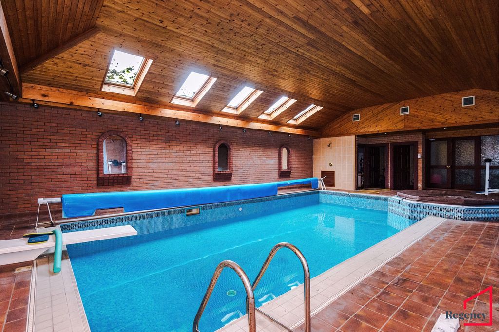 6 bed detached house for saleVictoria Road, Heaton, Bolton BL1