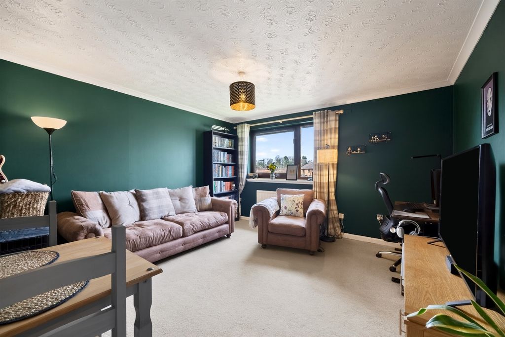 2 bed flat for saleLocher Crescent, Houston, Johnstone PA6 photo 2