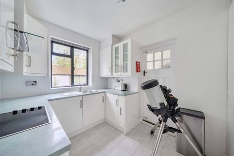 Monks Drive, Acton, London W3