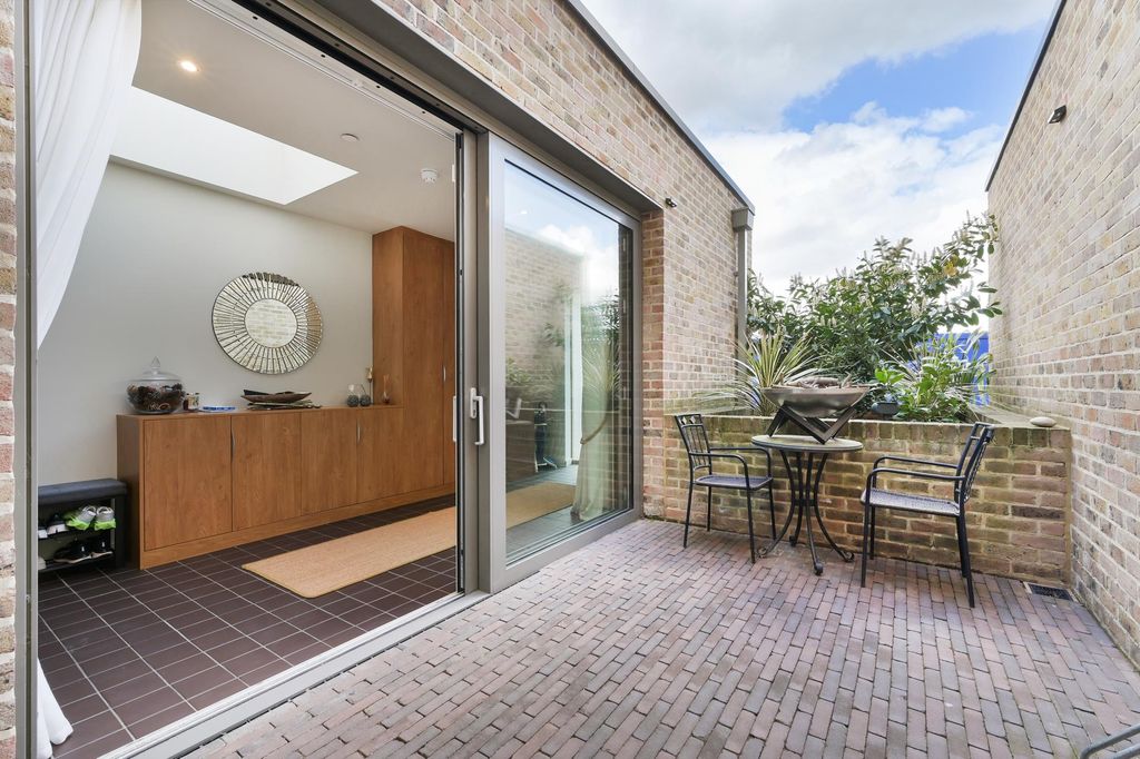 Additional image 3 of 4 bed town house for saleIsambard Court, Brentford TW8