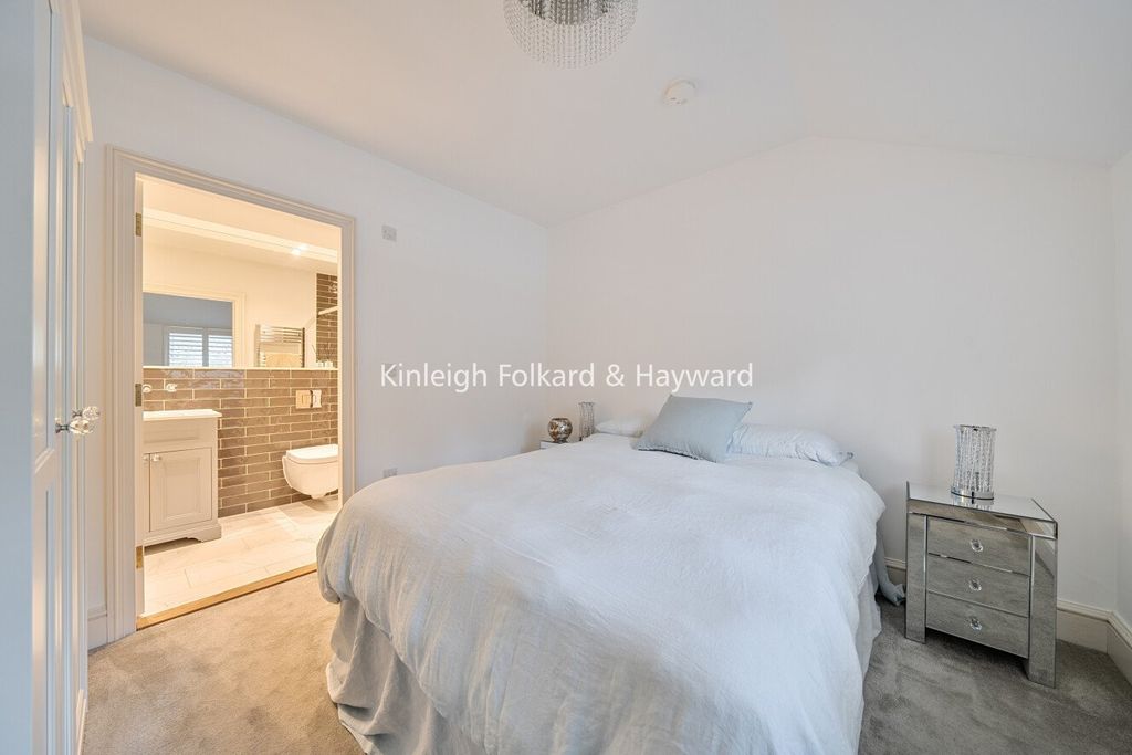 Additional image 3 of 2 bed flat for saleWilloughby Lane, Bromley BR1