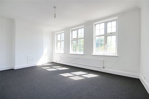 Avenue Parade, Ridge Avenue, London N21