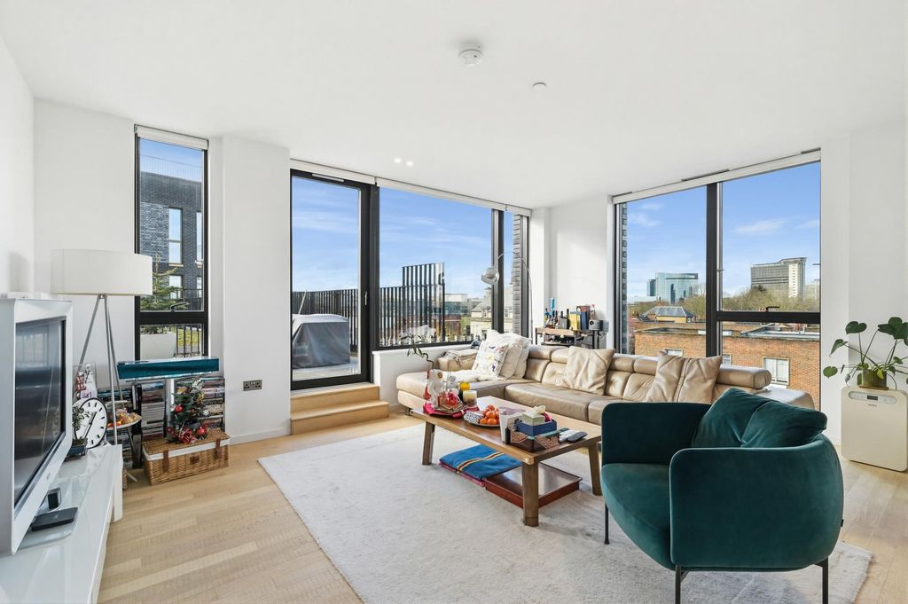3 bed flat for saleLewis House, The Brentford Project TW8