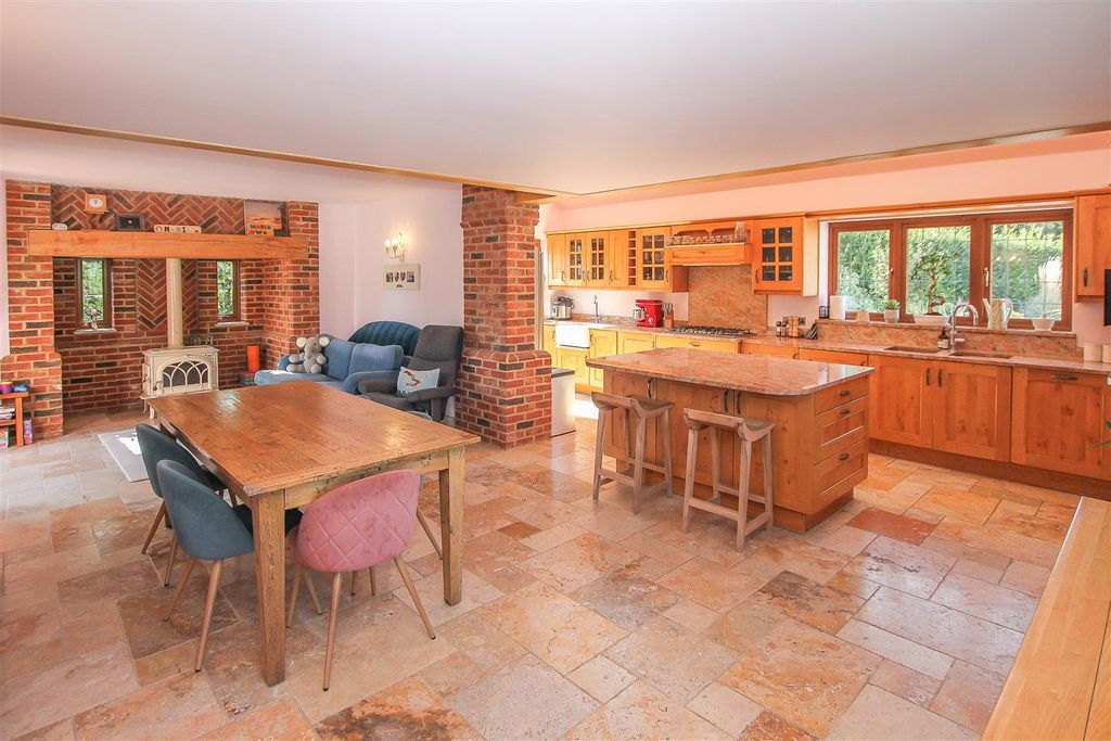 Additional image 9 of 6 bed detached house for saleHay Green Lane, Hook End, Brentwood CM15