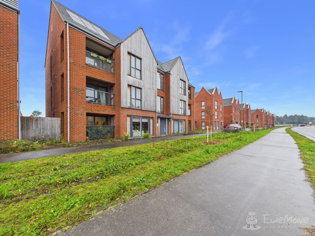 Additional image 8 of 2 bed flat for saleLouisburg Avenue, Bordon, Hampshire GU35
