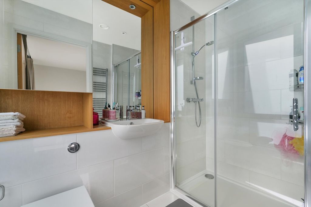 Additional image 10 of 4 bed town house for saleIsambard Court, Brentford TW8