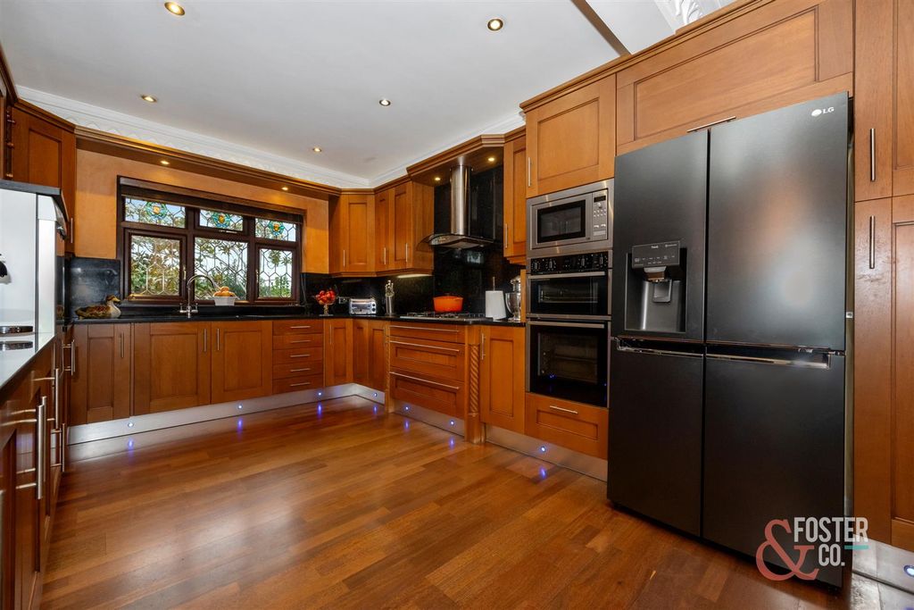 Additional image 14 of 5 bed detached house for saleSurrenden Crescent, Brighton BN1