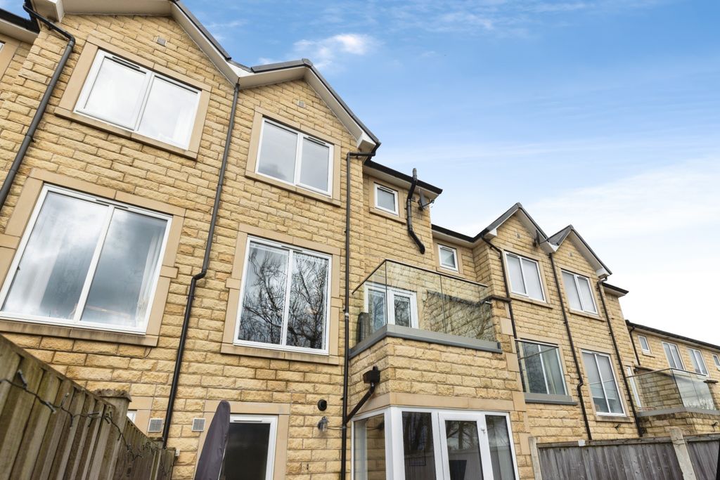 Additional image 21 of 4 bed terraced house for saleSunnybank Road, Brighouse HD6