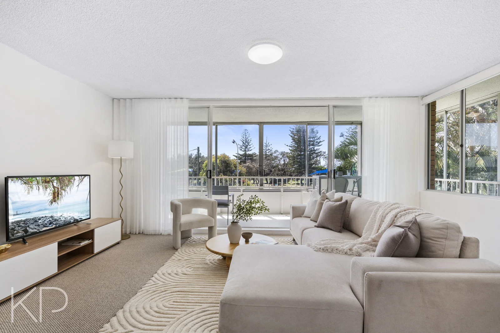6/4 Elizabeth Avenue, Broadbeach QLD 4218 photo 2