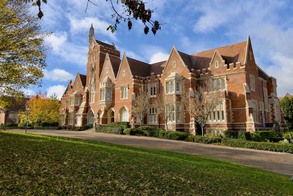 2 bed flat for saleThe Galleries, Brentwood CM14