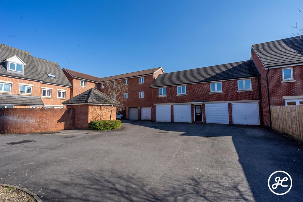 Additional image 8 of 2 bed flat for saleCavalier Close, Bridgwater TA6