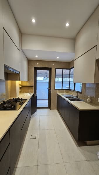 Kew Drive photo 4