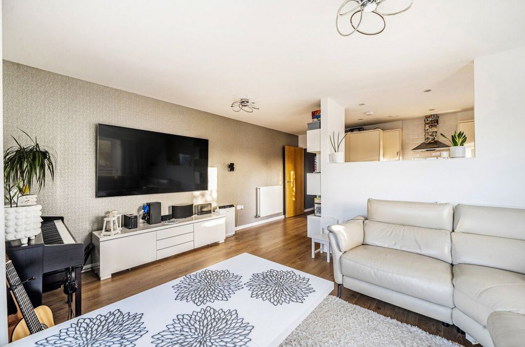 Additional image 3 of 2 bed flat for saleLondon Road, Binfield, Bracknell, Berkshire RG42