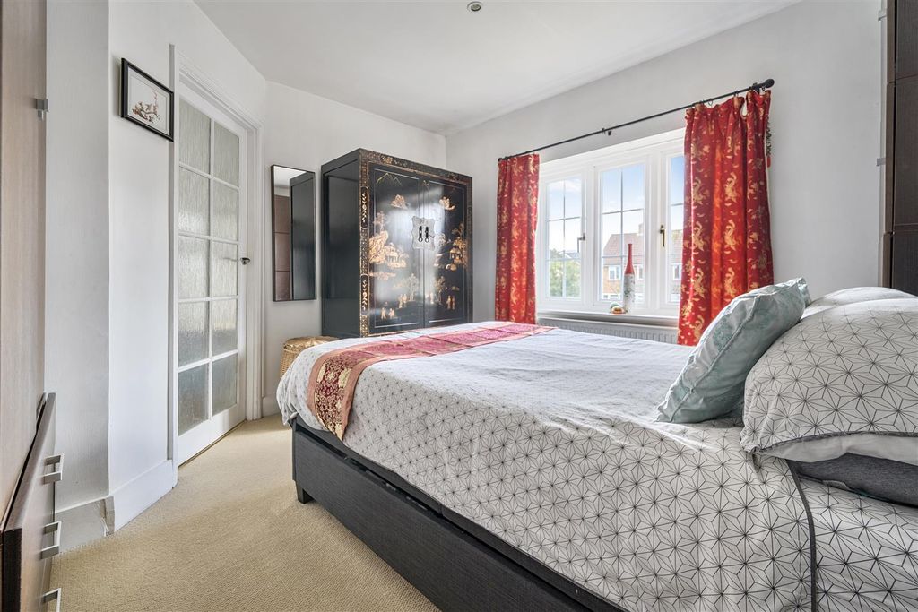 Additional image 8 of 3 bed semi-detached house for saleCollege Road, Maidenhead SL6