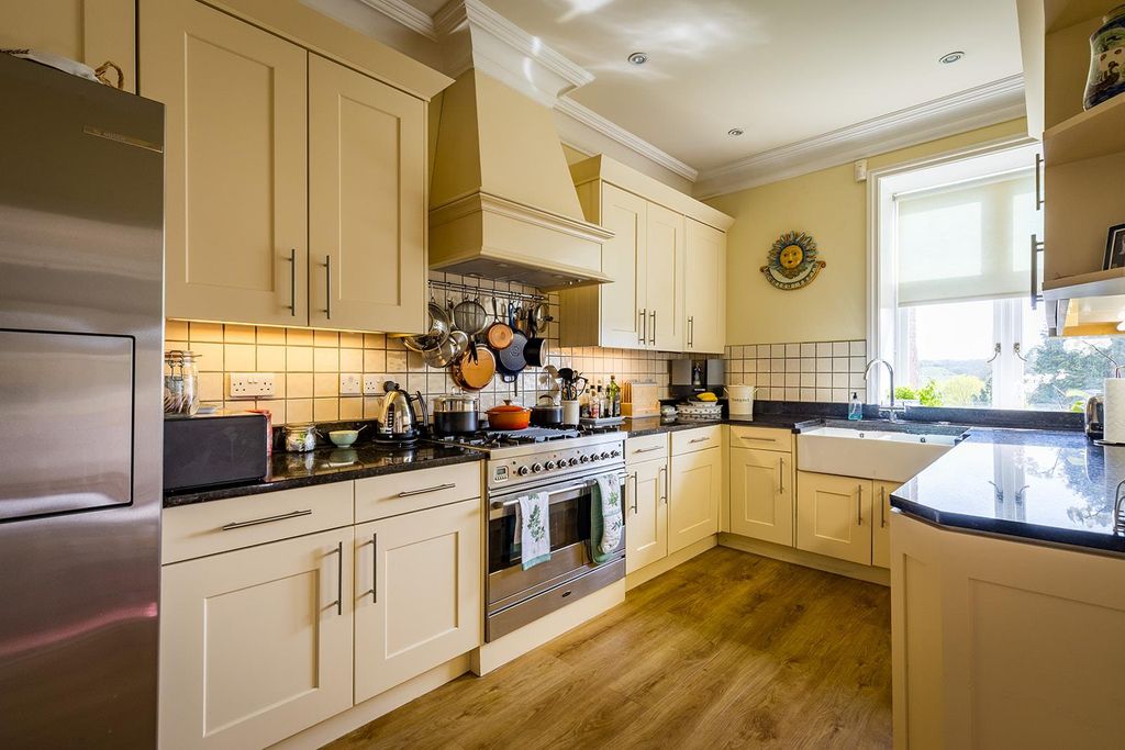 Additional image 7 of 3 bed flat for saleSnowdenham Hall, Snowdenham Lane Bramley, Guildford GU5
