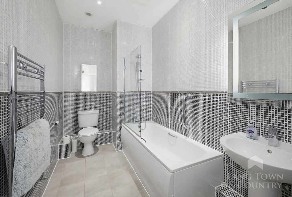 Additional image 12 of 2 bed penthouse for saleThe Azure, Cliff Road, The Hoe PL1