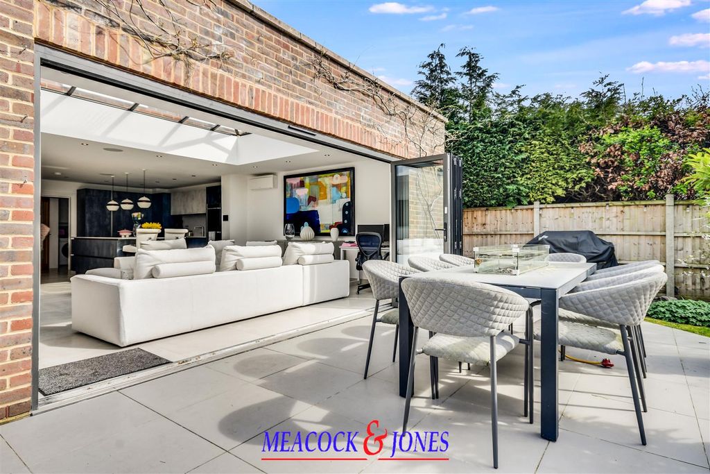 Additional image 21 of 5 bed detached house for saleRoundwood Avenue, Hutton Mount, Brentwood CM13