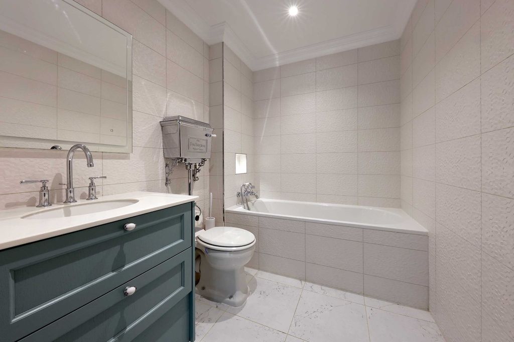 Additional image 6 of 2 bed flat for saleWillington Court, Station Road, Beaconsfield HP9