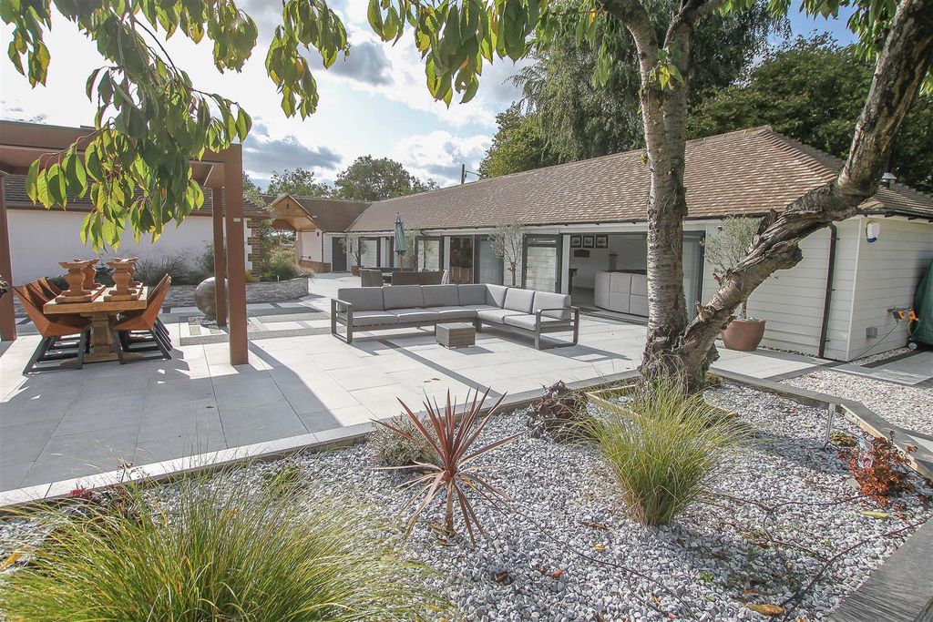 Additional image 4 of 6 bed detached house for saleHay Green Lane, Hook End, Brentwood CM15