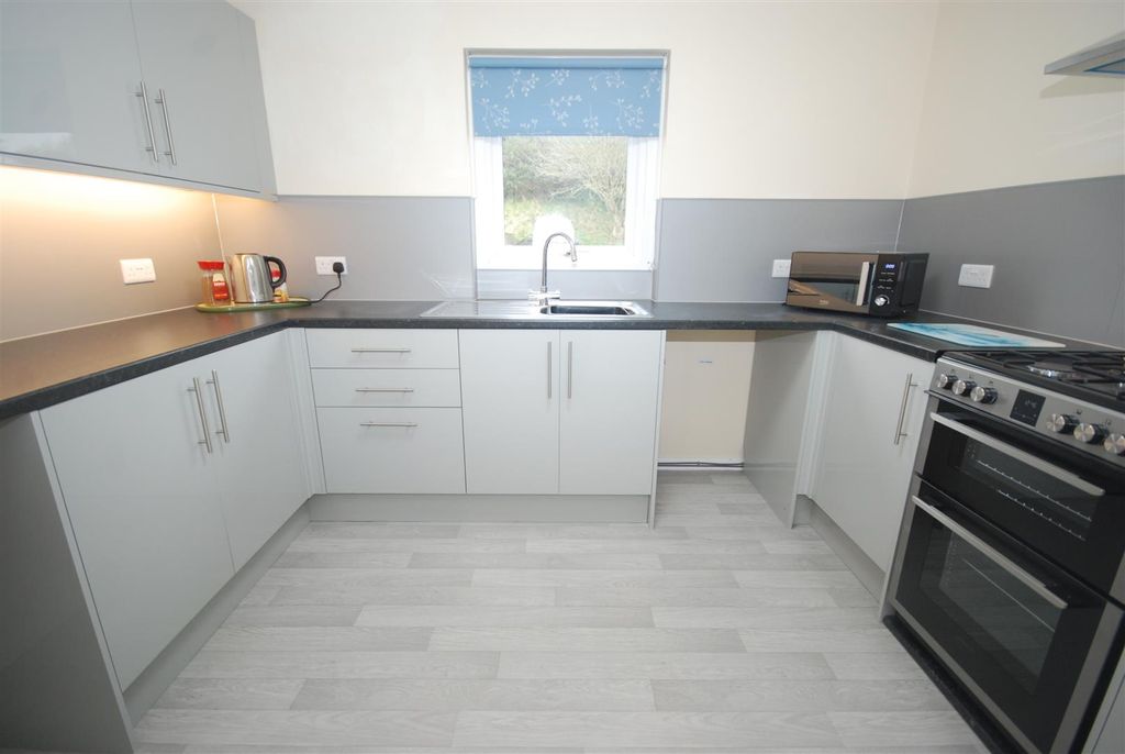 Additional image 2 of 2 bed flat for saleThe Mount, Appledore EX39