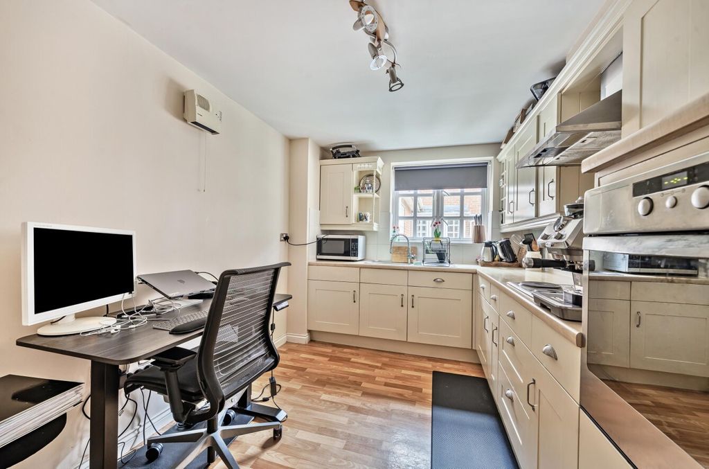 Additional image 6 of 2 bed flat for saleCourtney Place, Terrace Road South, Binfield, Bracknell RG42