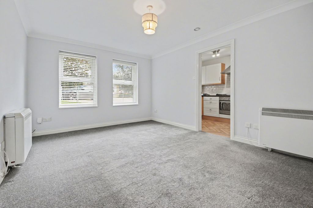 2 bed flat for sale96 Midanbury Lane, Bitterne SO18