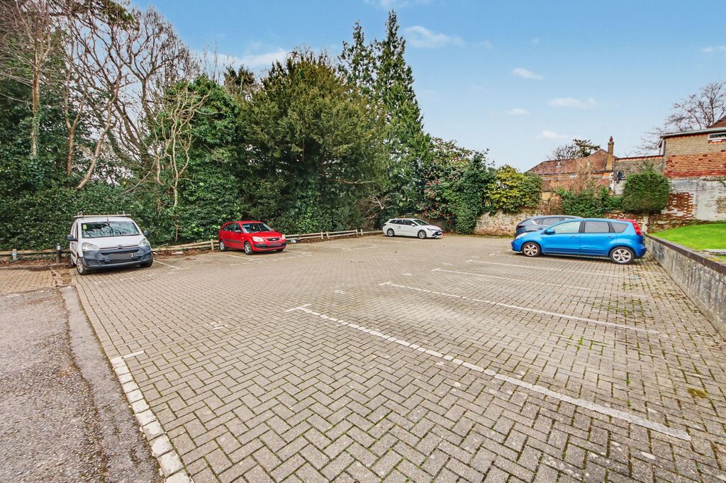 Additional image 11 of 2 bed flat for sale96 Midanbury Lane, Bitterne SO18
