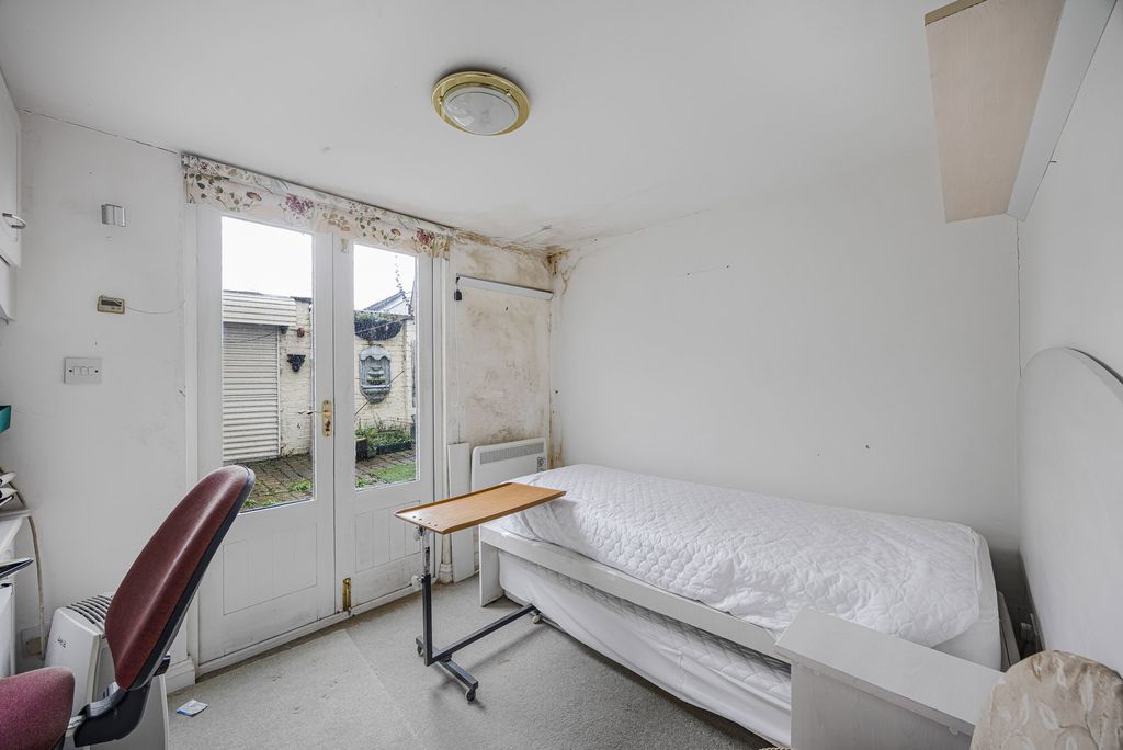 Additional image 17 of 2 bed flat for saleWellington Square, Cheltenham GL50