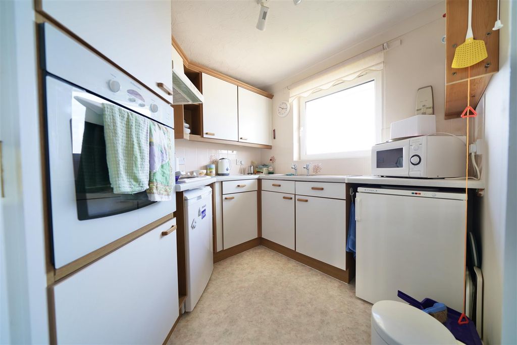 Additional image 6 of 1 bed flat for saleCommercial Road, Weymouth DT4