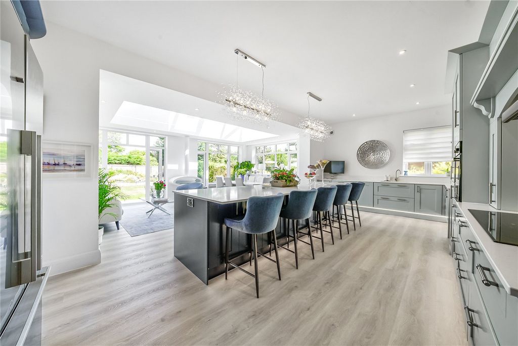 Additional image 3 of 6 bed detached house for saleSouth Walk, Middleton-On-Sea, West Sussex PO22