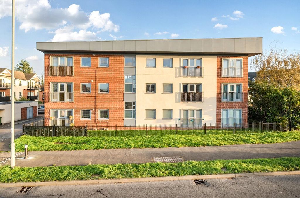 Additional image 23 of 2 bed flat for saleLondon Road, Binfield, Bracknell, Berkshire RG42