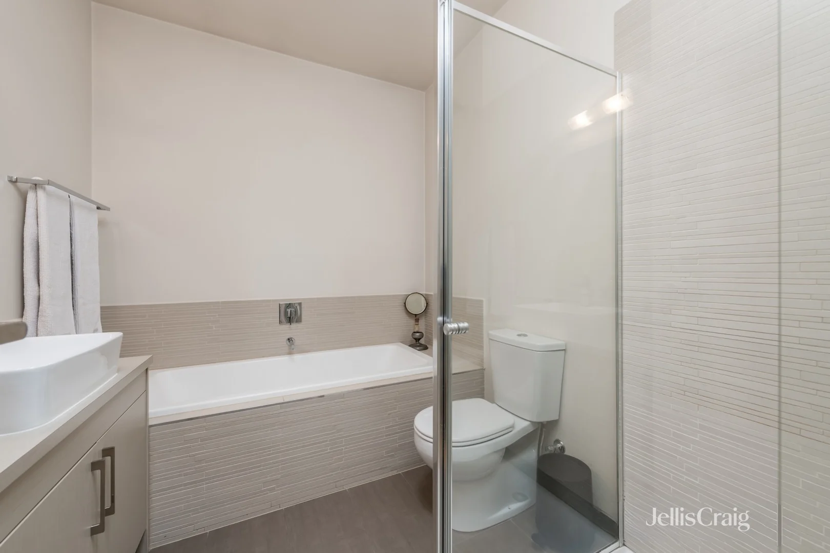 Additional image 5 of 2/165 Darebin Road, Thornbury VIC 3071