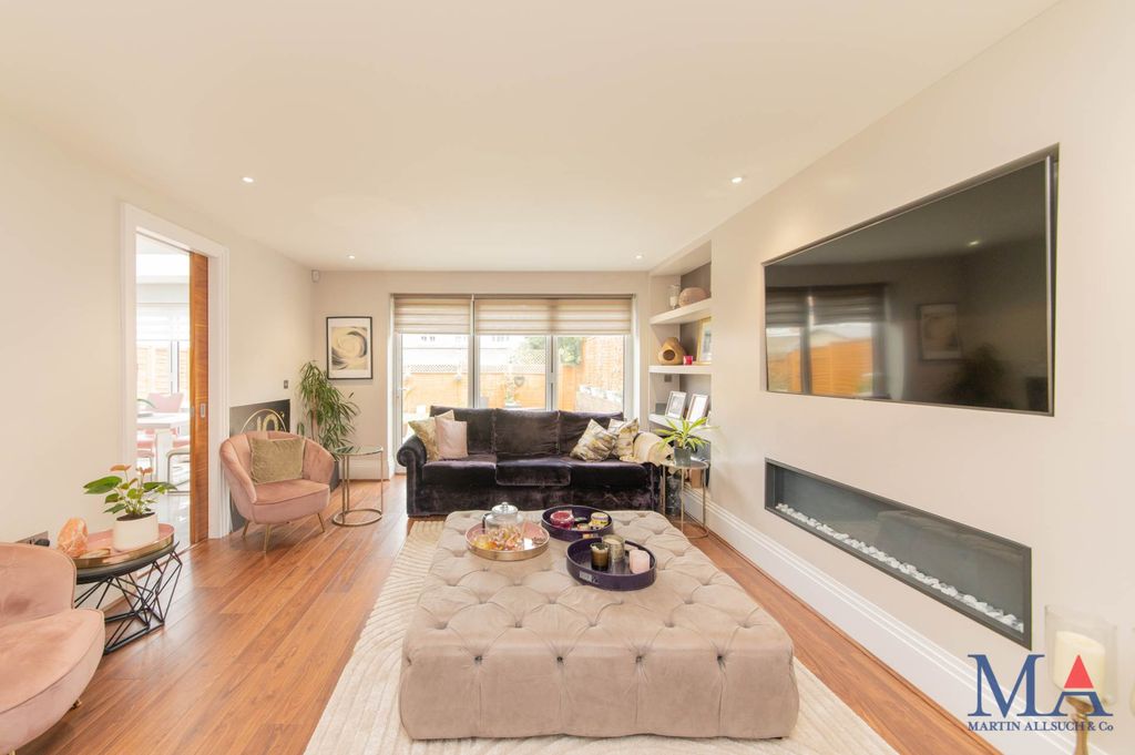 Additional image 4 of 5 bed detached house for saleRed Road, Borehamwood WD6