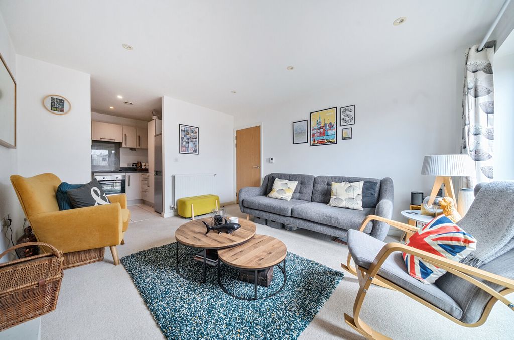 Additional image 2 of 1 bed flat for saleRingers Road, Bromley BR1