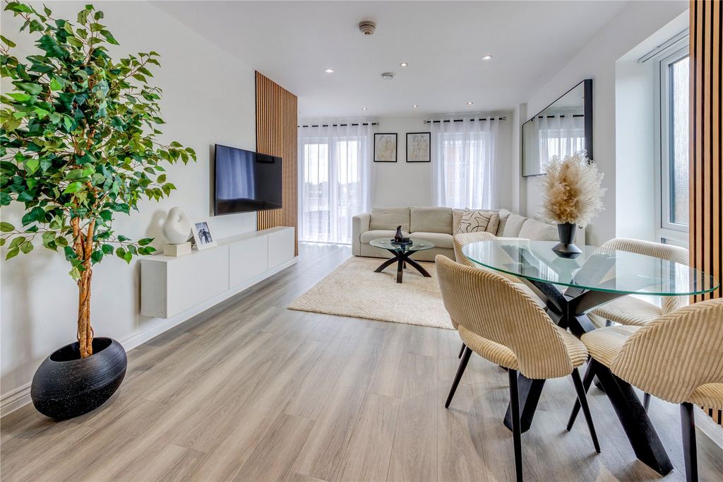 Additional image 4 of 2 bed flat for saleElstree Way, Borehamwood, Hertfordshire WD6