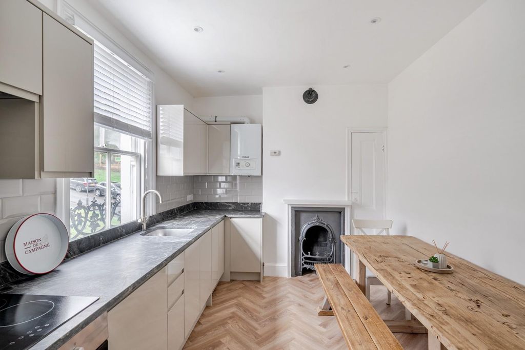 Additional image 6 of 2 bed flat for saleCalton Road, Lyncombe, Bath BA2