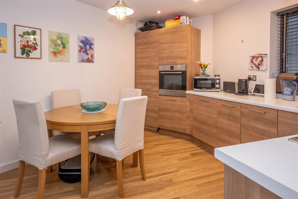Additional image 7 of 2 bed flat for saleRollason Way, Brentwood CM14
