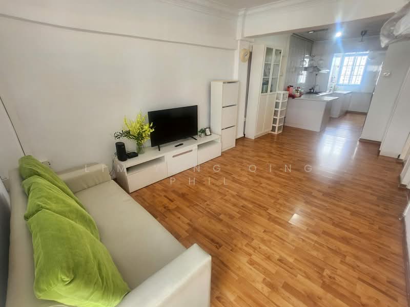 105 Henderson Crescent photo 4