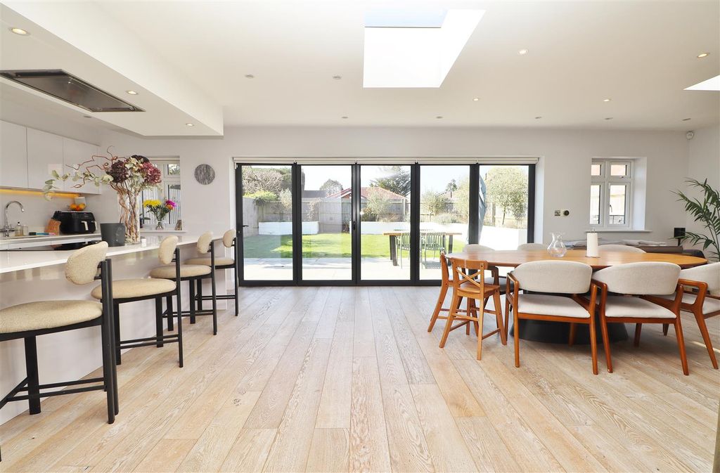 Additional image 8 of 3 bed detached bungalow for saleTheobald Street, Borehamwood WD6