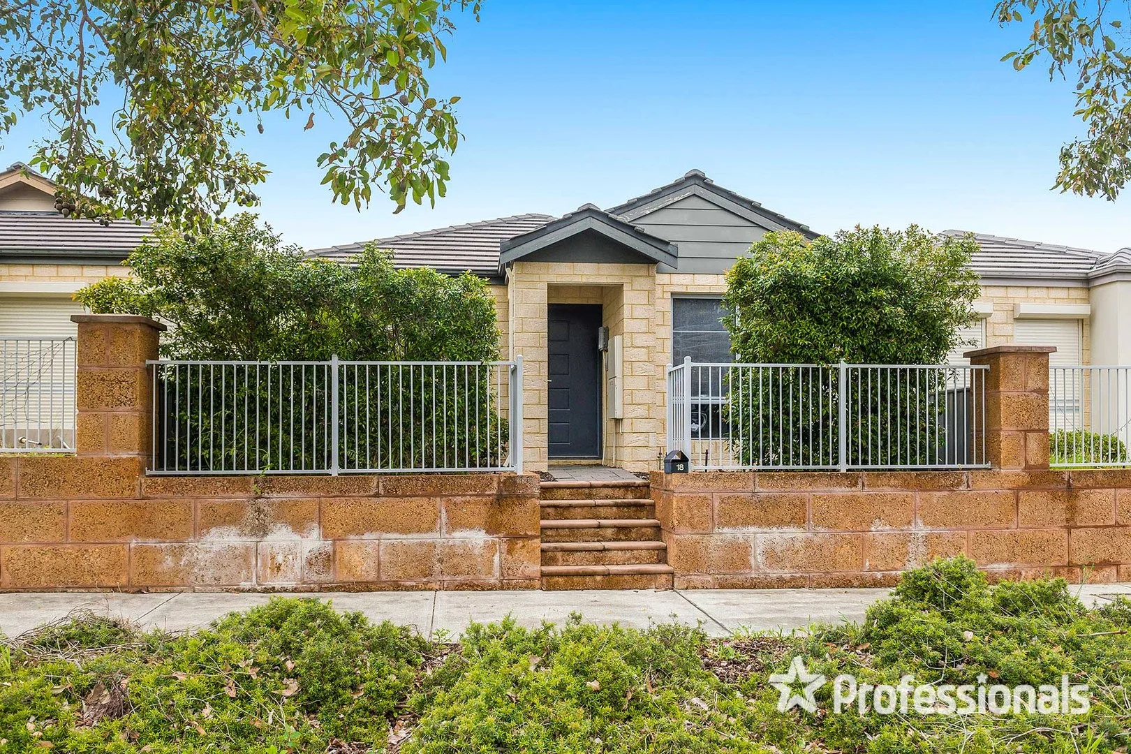 18 Micrantha Way, Banksia Grove WA 6031