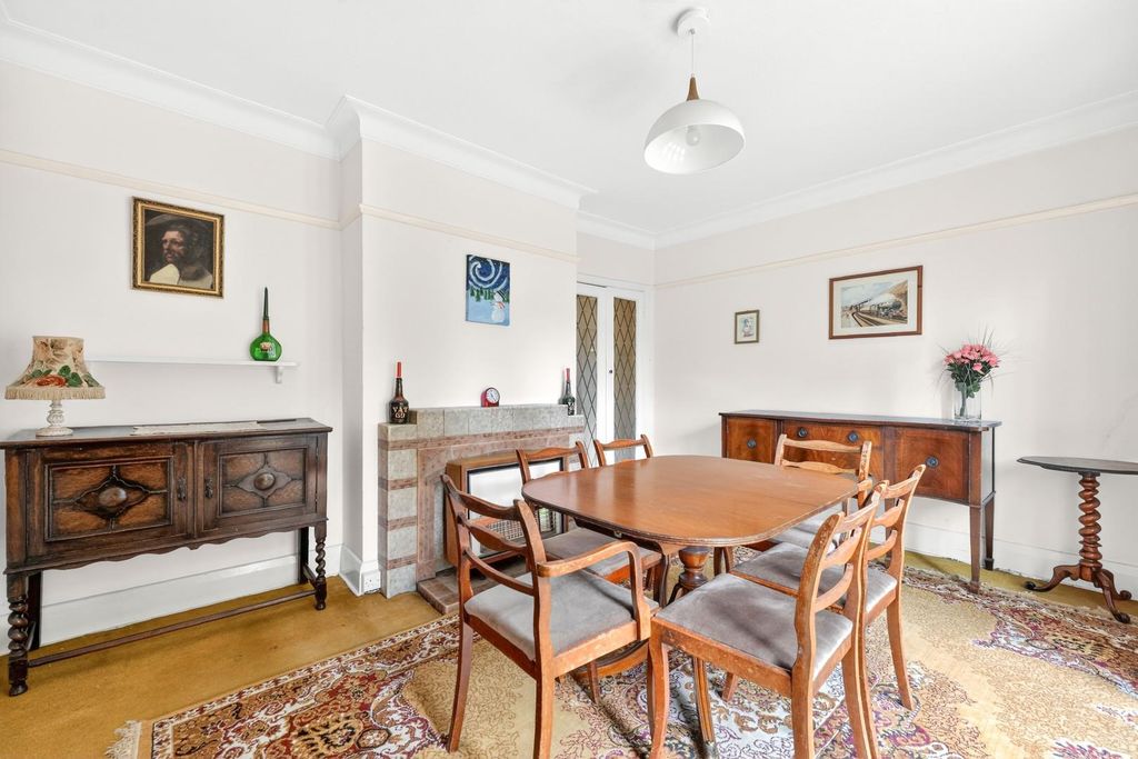 Additional image 7 of 3 bed semi-detached house for saleBoston Gardens, Brentford TW8