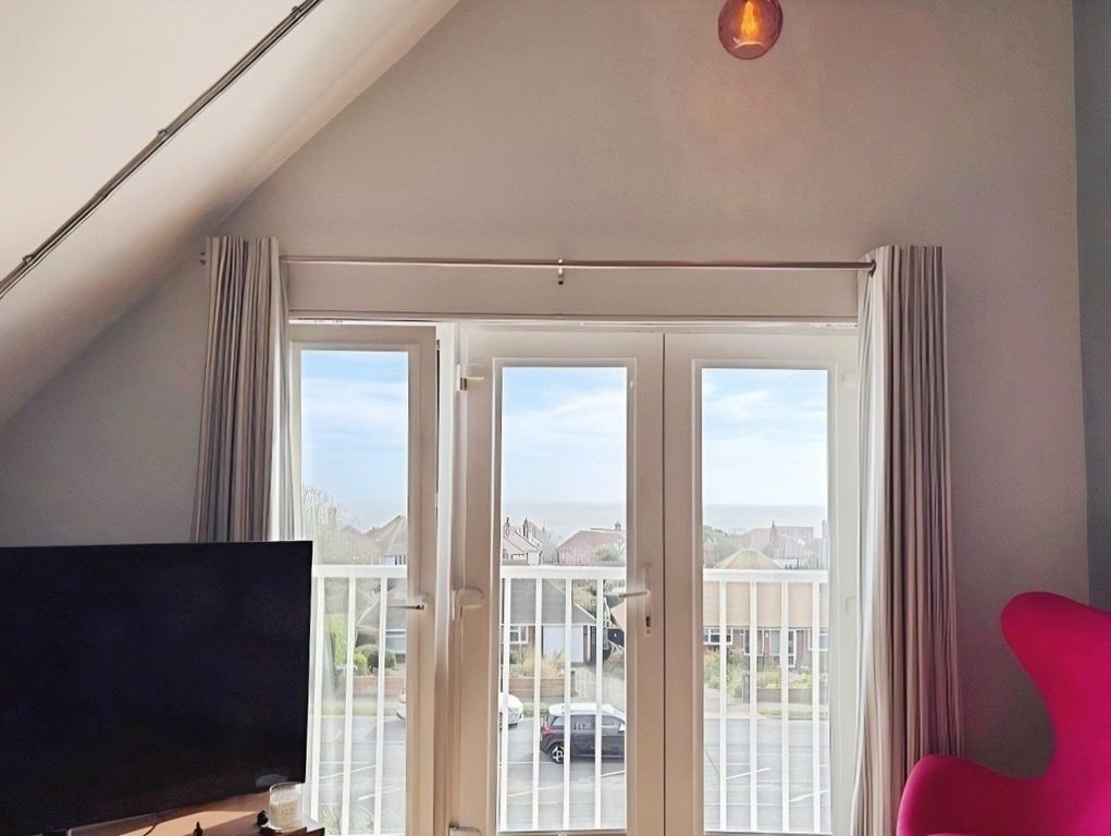 Additional image 11 of 3 bed flat for sale72 Dumpton Park Drive, Broadstairs, Kent CT10