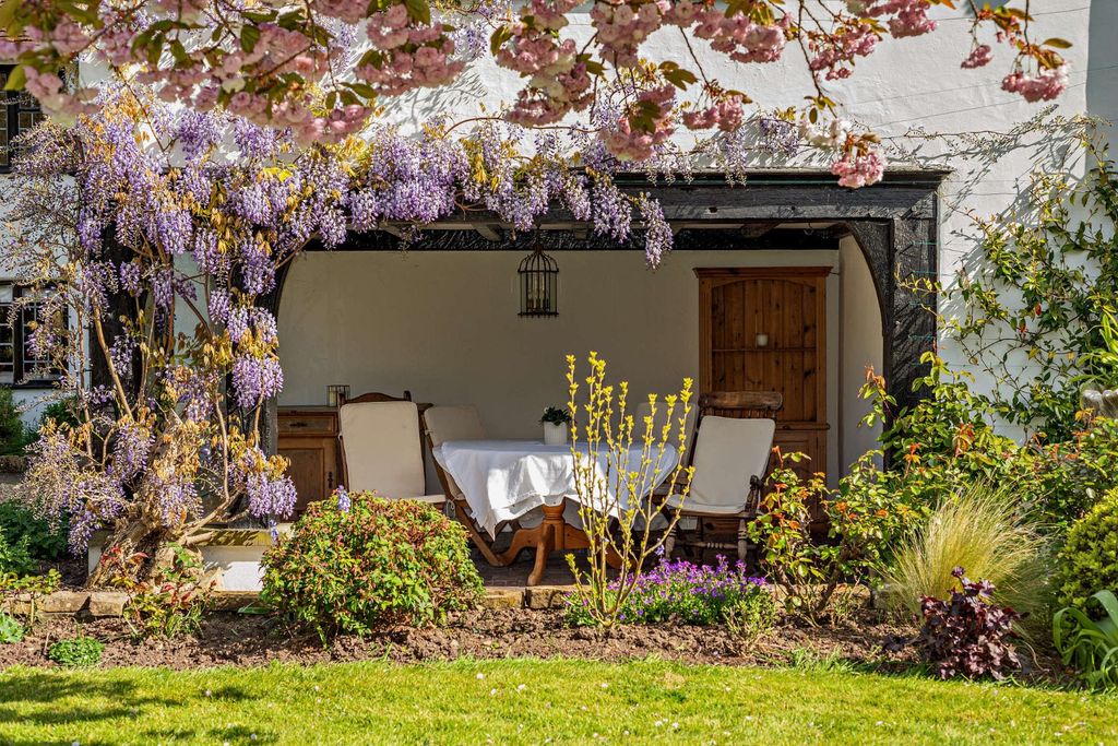 Additional image 2 of 6 bed detached house for saleWinkfield Street, Maidens Green, Windsor, Berkshire SL4
